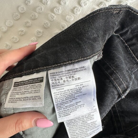 Levi's Altered Straight Cropped Jeans High Rise Black Denim Sz 26 - Picture 4 of 12